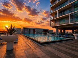 2000 Metropica Wy in Sunrise, FL - Building Photo