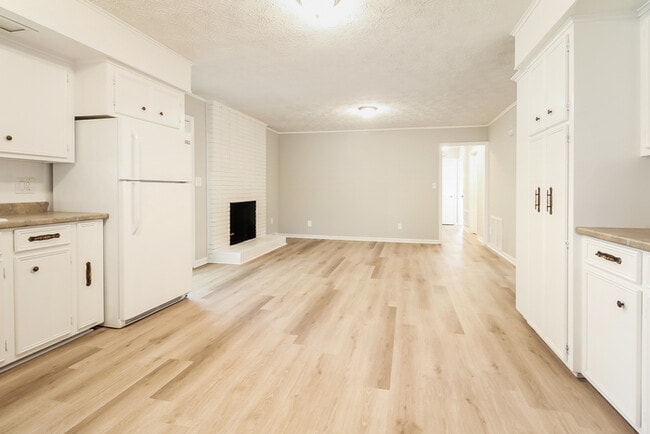 301 Kingsberry Dr in Easley, SC - Building Photo - Building Photo