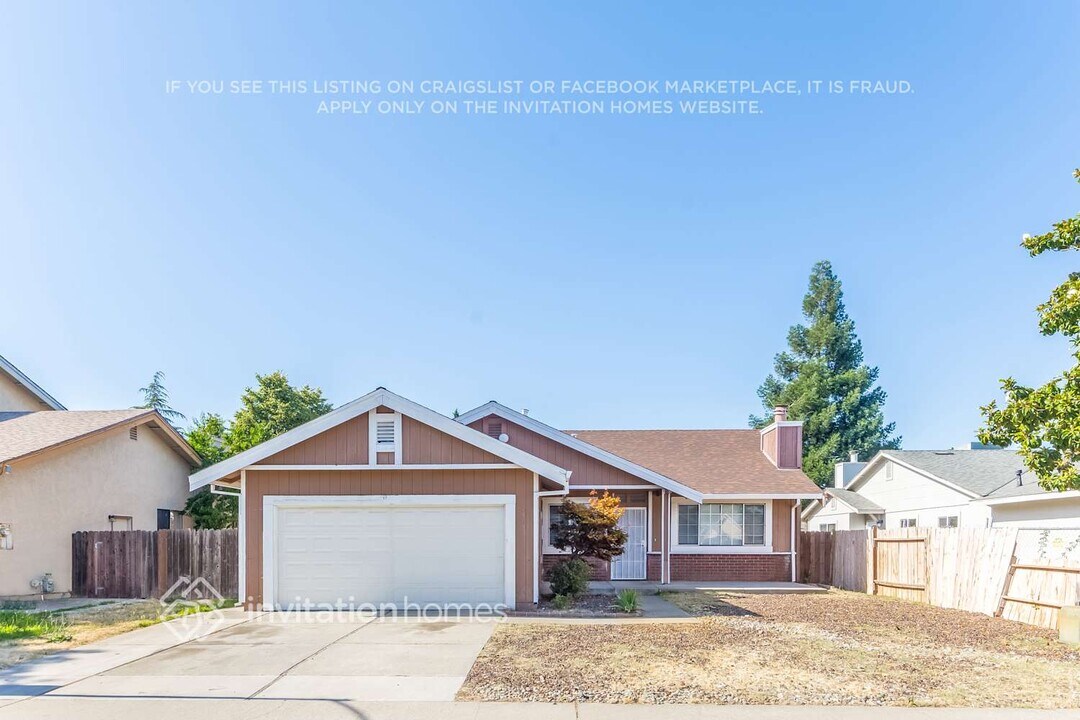 7419 Skander Way in Sacramento, CA - Building Photo