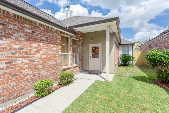 9591 Pecan Tree Dr in Baton Rouge, LA - Foto de edificio - Building Photo