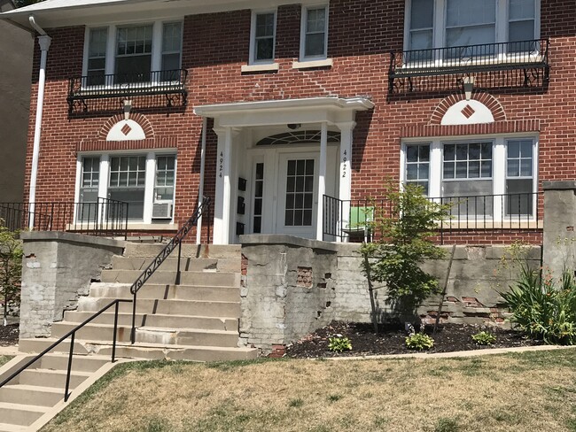 4922 California St, Unit 1 in Omaha, NE - Foto de edificio - Building Photo