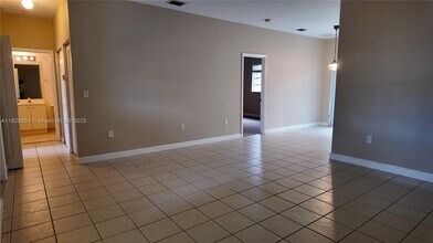 374 NE 27th Ave in Homestead, FL - Building Photo - Building Photo