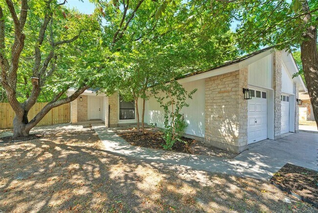 12810 Tomanet Trail in Austin, TX - Building Photo - Building Photo