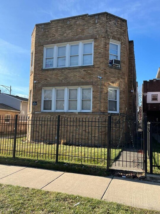 7354 S Emerald Ave in Chicago, IL - Building Photo