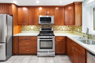 208 9th St in Hoboken, NJ - Building Photo - Building Photo