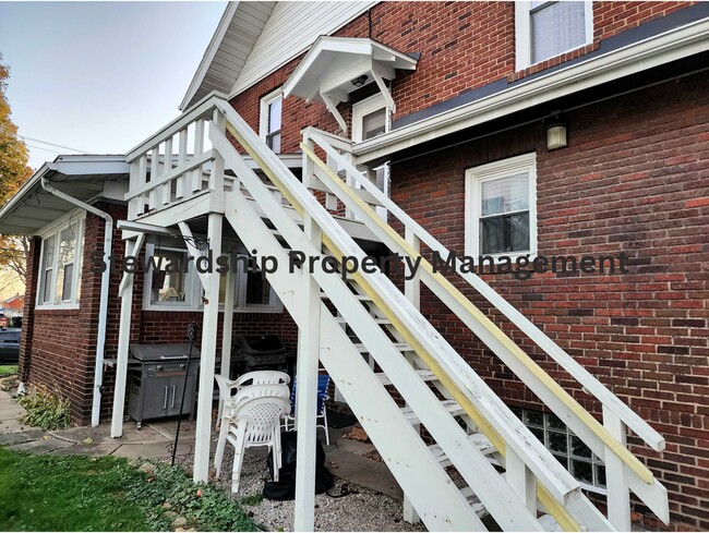 507 E Gorgas St, Unit 2 in Louisville, OH - Building Photo - Building Photo