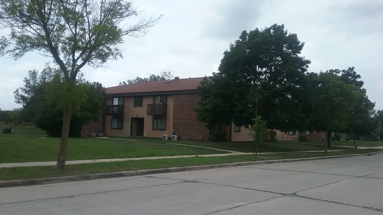 Forest Towers Metro, Sec. 8/Elderly/Disabled in Milwaukee, WI - Building Photo