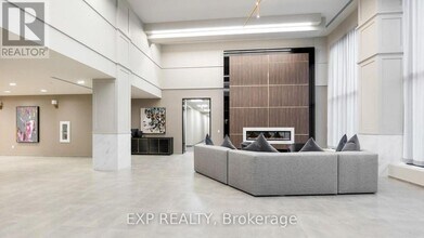 4085-4085 Parkside Village Dr in Mississauga, ON - Building Photo - Building Photo