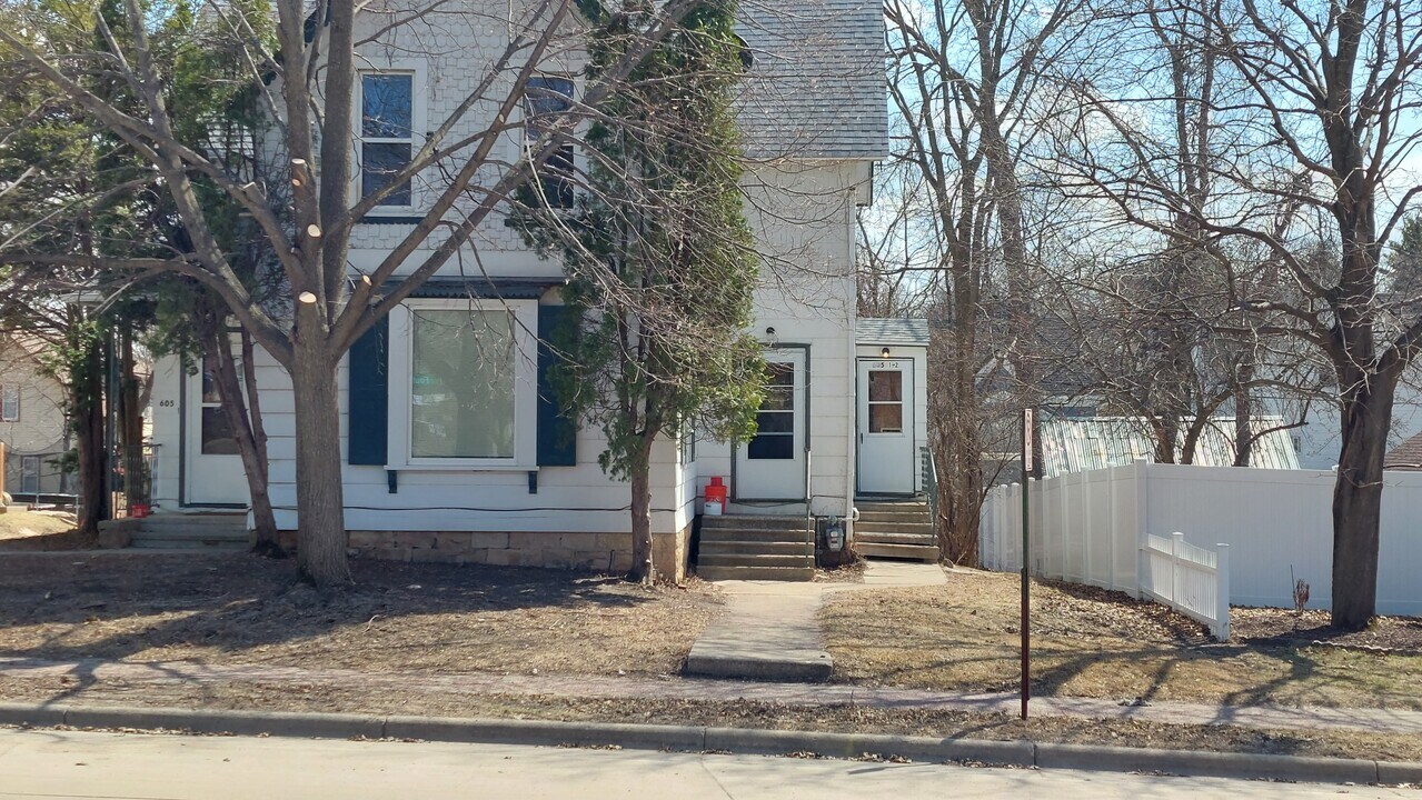 605 W Fountain St in Albert Lea, MN - Building Photo