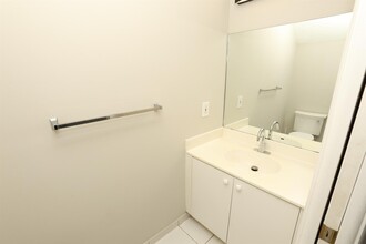 8230 NW 10th St, Unit 11 in Miami, FL - Building Photo - Building Photo