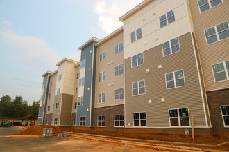 Flats at Statesville in Statesville, NC - Building Photo - Building Photo