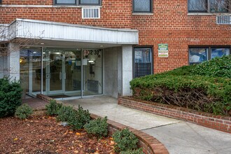 10230 Queens Blvd in Forest Hills, NY - Building Photo - Building Photo