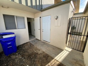 14235 Canterbury Dr in Victorville, CA - Building Photo - Building Photo