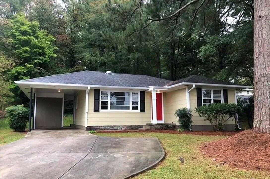5901 Club Dr SE in Mableton, GA - Foto de edificio