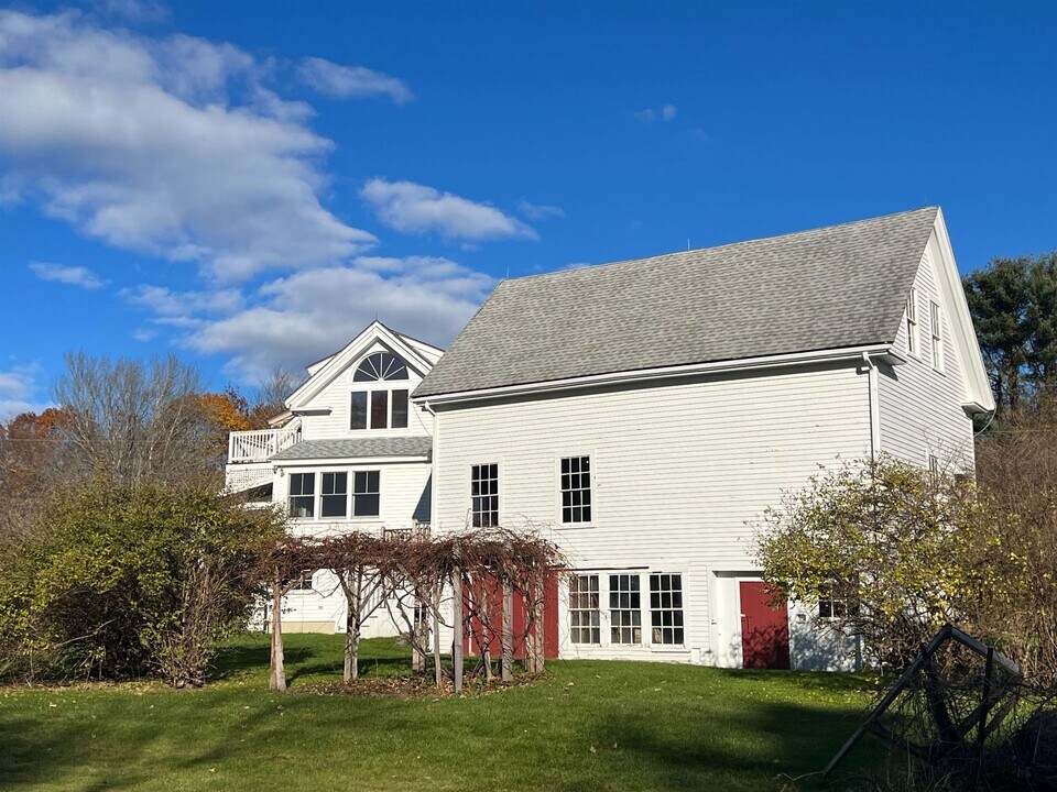 166 Locke Rd in Rye, NH - Building Photo