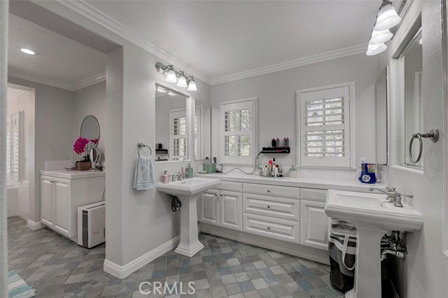 property at 2574 Bungalow Pl