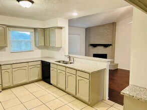 13906 Grosvenor St in Houston, TX - Building Photo - Building Photo
