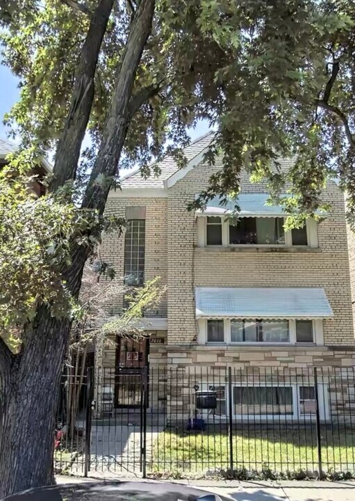 7016 S Artesian Ave in Chicago, IL - Building Photo