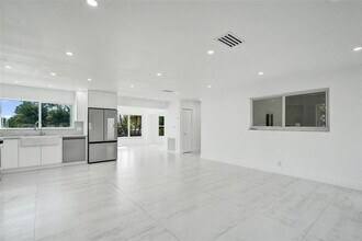 1960 SE 5th Ct in Pompano Beach, FL - Building Photo - Building Photo