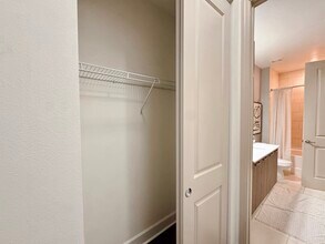 4461 NW 93rd Doral Ct, Unit B44 in Doral, FL - Building Photo - Building Photo