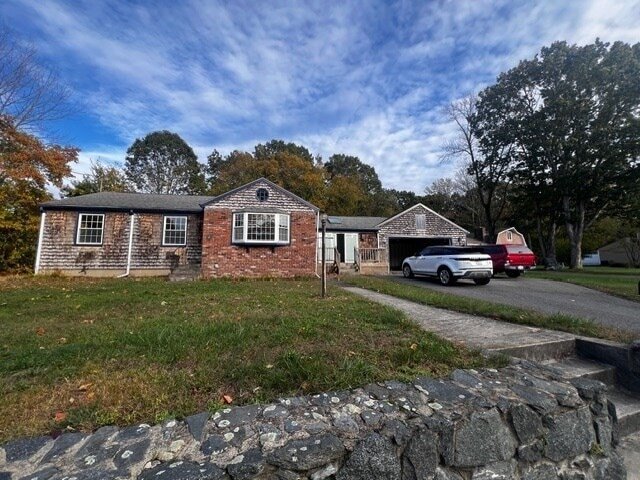 1823 Meridian St in Fall River, MA - Foto de edificio