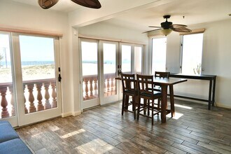 1605-1612 E Seal Way in Seal Beach, CA - Building Photo - Building Photo
