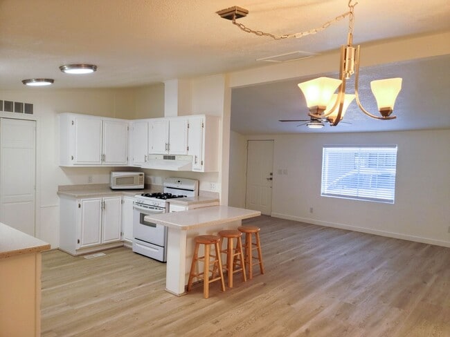 106 N 3950 W in Hurricane, UT - Building Photo - Building Photo