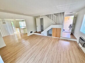 7958 Mission Center Ct in San Diego, CA - Foto de edificio - Building Photo