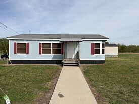 17822 S Bryant Rd in Tahlequah, OK - Building Photo