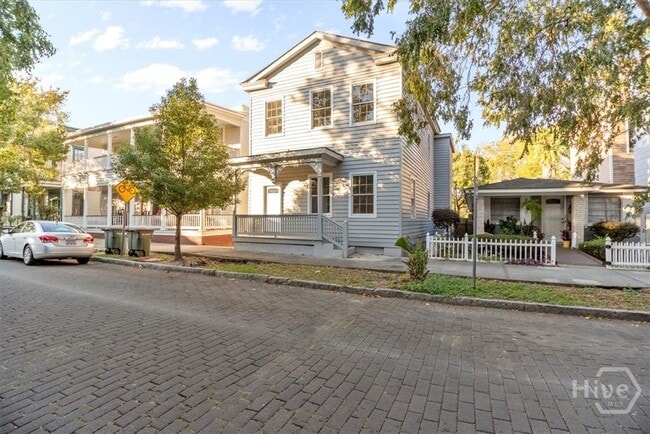 318 E Waldburg St in Savannah, GA - Building Photo - Building Photo