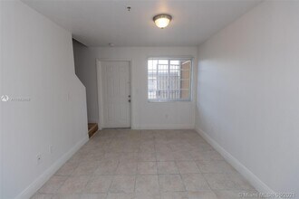 1244 SW 5th St-Unit -1 in Miami, FL - Building Photo - Building Photo