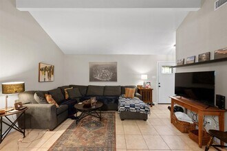 12817 Hymeadow Dr in Austin, TX - Building Photo - Building Photo
