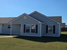 1381 Colonel Hawthorne Dr in Prairie Grove, AR - Building Photo