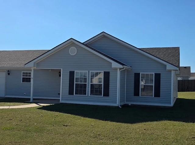 1381 Colonel Hawthorne Dr in Prairie Grove, AR - Building Photo