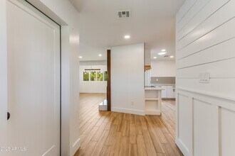 1028 E Manzanita Dr in Phoenix, AZ - Building Photo - Building Photo