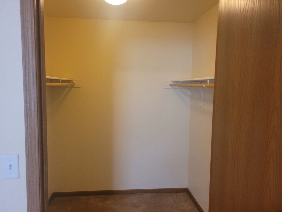 16880 Huntington Ln in St. Robert, MO - Building Photo