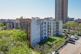 2115 Mohegan Ave in Bronx, NY - Foto de edificio - Building Photo