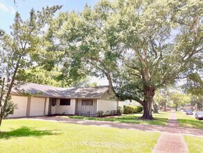 8302 Coastway Ln in Houston, TX - Building Photo - Building Photo