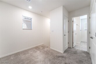 6213 Clackamas Ct in Las Vegas, NV - Building Photo - Building Photo