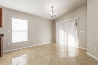 6400 Twin Bridges Dr in Zephyrhills, FL - Building Photo - Building Photo