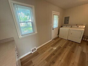 26500 Drakefield Ave in Euclid, OH - Building Photo - Building Photo