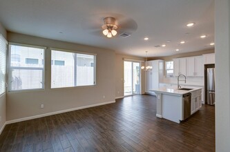 1111 Significant Wy W in Madera, CA - Building Photo - Building Photo