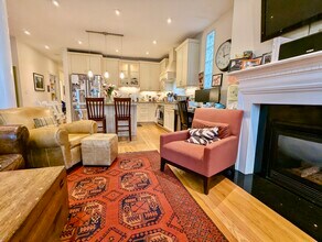 925 E Broadway, Unit 925 East Broadway in Boston, MA - Building Photo - Building Photo