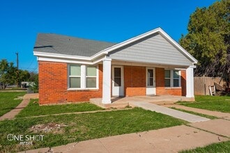 2742 Russell Ave in Abilene, TX - Foto de edificio - Building Photo