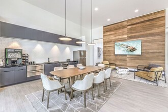 Ariva Luxury Residences in Las Vegas, NV - Building Photo - Building Photo