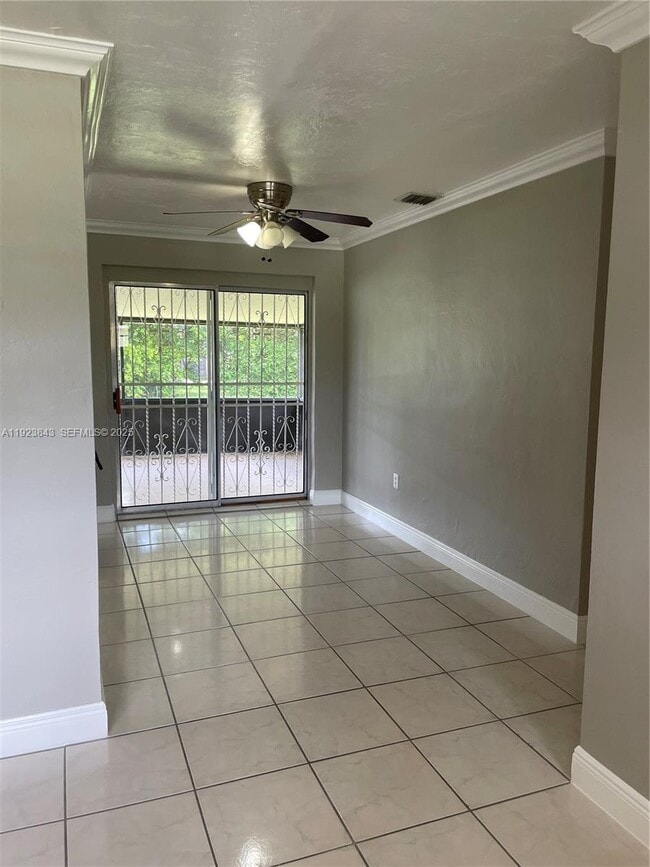 145 NE 191st St in Miami, FL - Building Photo - Building Photo