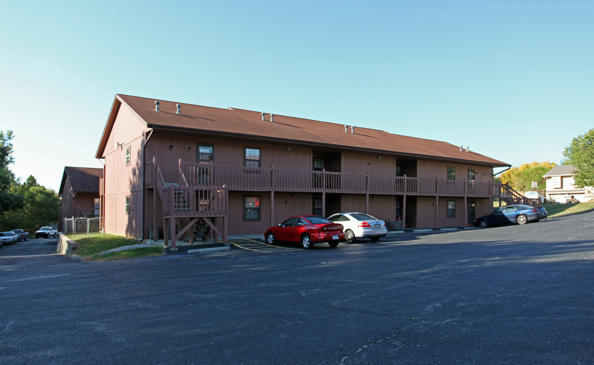 Pleasant Valley Oaks Apartments in Pleasant Valley, MO - Building Photo