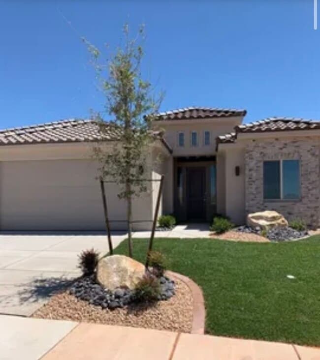 property at 938 N Sandy Talus Dr