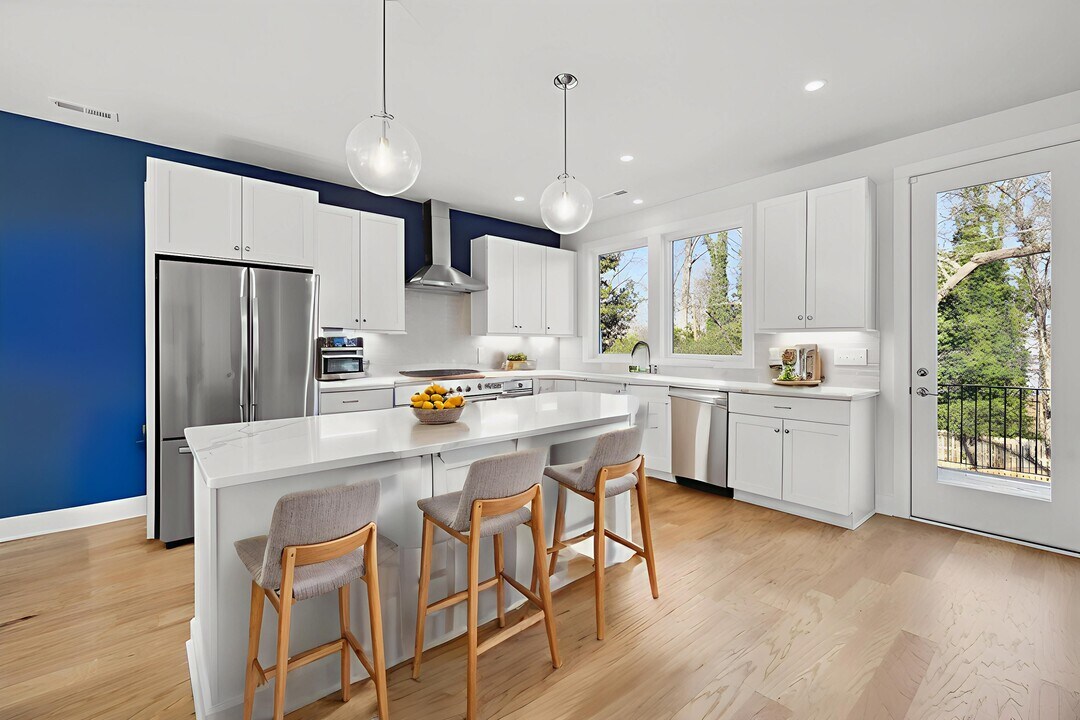 1553 Pinecrest Ave in Charlotte, NC - Building Photo