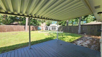 223 Sycamore Dr in Highlands, TX - Building Photo - Building Photo
